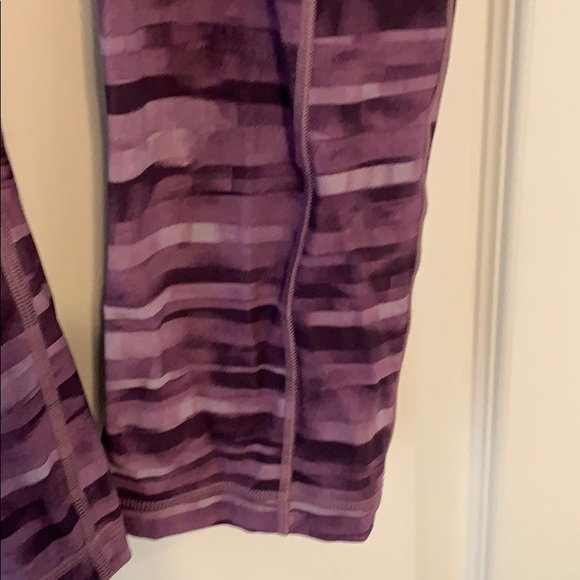 Lululemon running crops size 8 - Picture 3 of 8